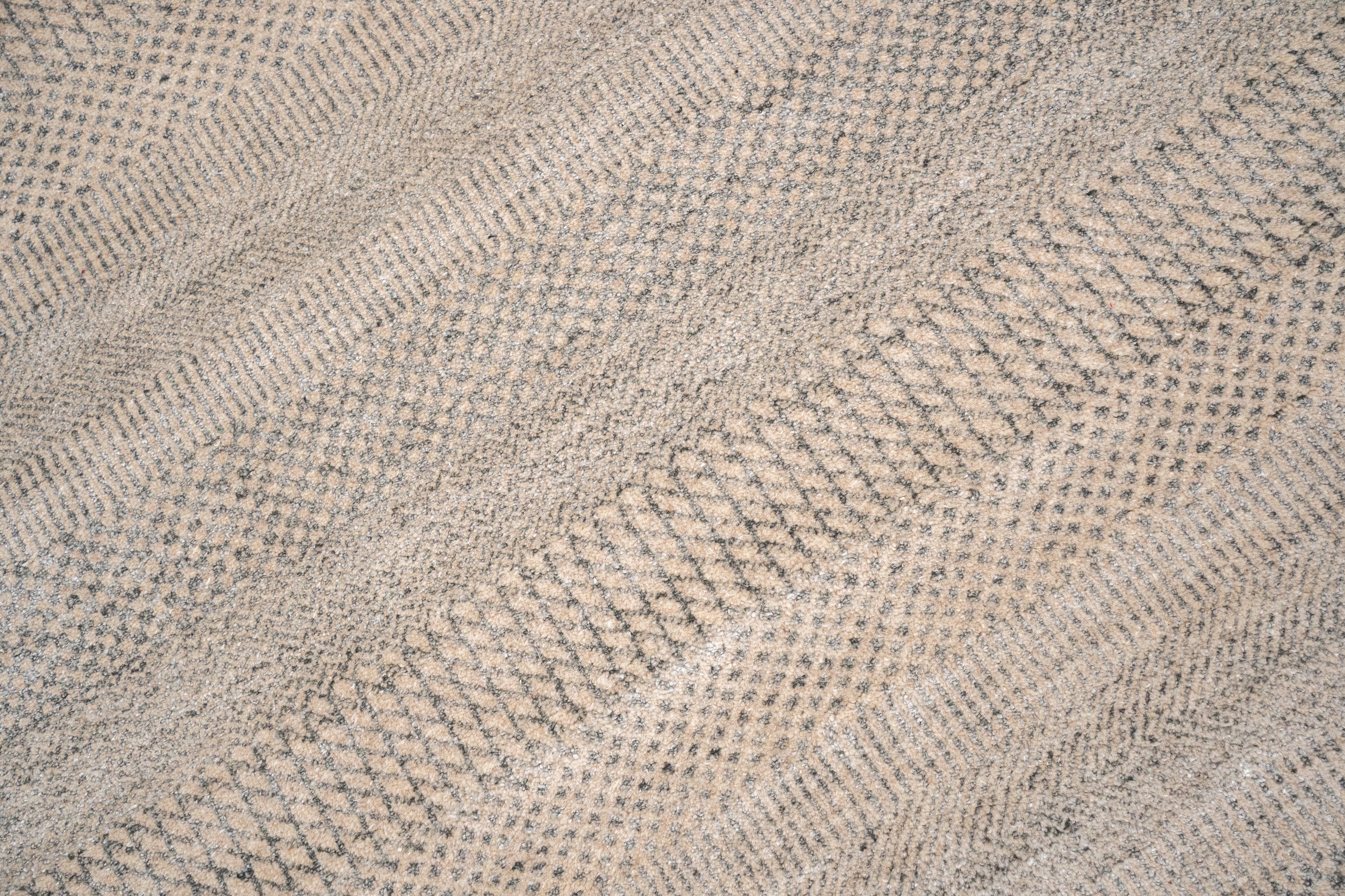 Handknotted Carpet, DIA- 1968 MCN, Desert Sand & Granite Gray